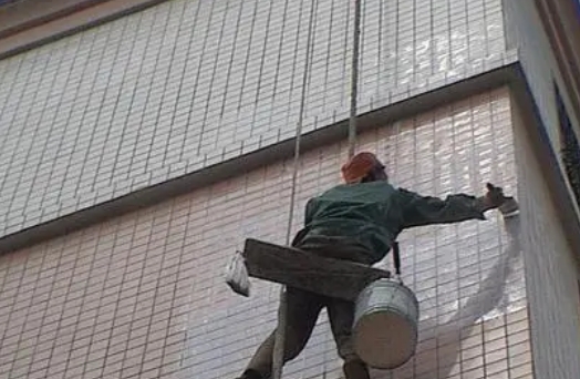 卡若卫生间漏水维修公司分享下卡若外墙防水的必要性。